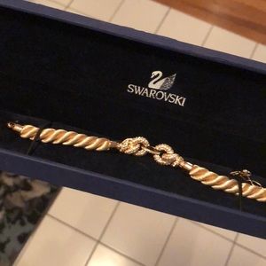 Swarovski Knot bracelet! gold!